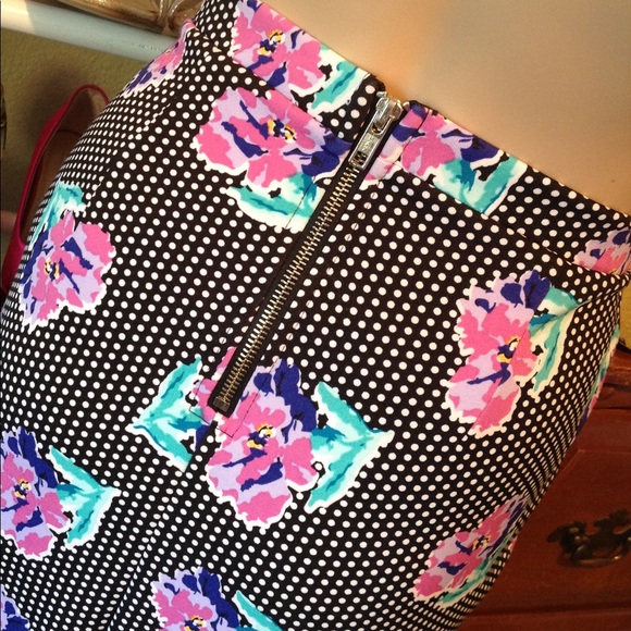 Mid length pencil skirt with gorgeous design D001 - Picture 6 of 7